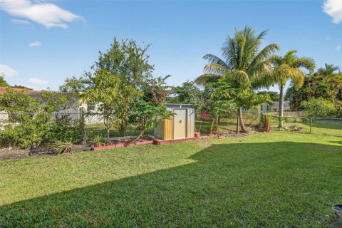 House in Coral Springs, Florida 2 bedrooms, 111.48 sq.m. № 1973996 - photo 25