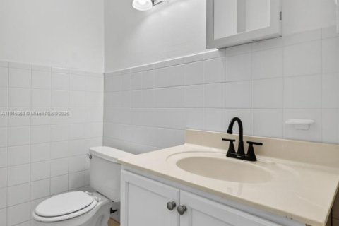 House in Coral Springs, Florida 2 bedrooms, 111.48 sq.m. № 1973996 - photo 21