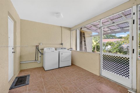 House in Coral Springs, Florida 2 bedrooms, 111.48 sq.m. № 1973996 - photo 23