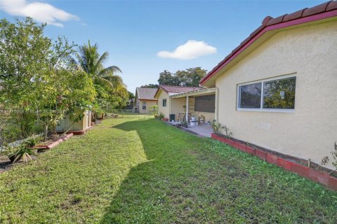 House in Coral Springs, Florida 2 bedrooms, 111.48 sq.m. № 1973996 - photo 24