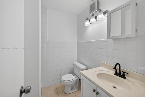 House in Coral Springs, Florida 2 bedrooms, 111.48 sq.m. № 1973996 - photo 18