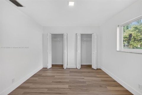 House in Coral Springs, Florida 2 bedrooms, 111.48 sq.m. № 1973996 - photo 20