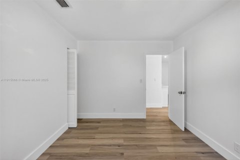 House in Coral Springs, Florida 2 bedrooms, 111.48 sq.m. № 1973996 - photo 15