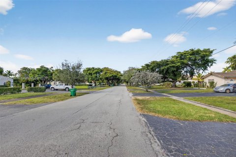 House in Coral Springs, Florida 2 bedrooms, 111.48 sq.m. № 1973996 - photo 29