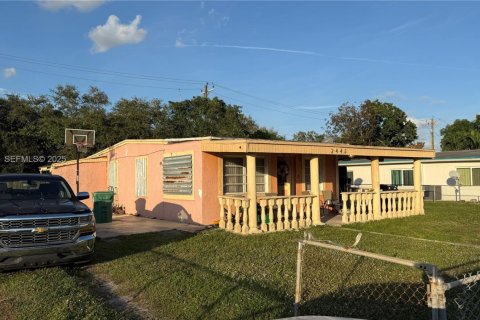Casa en venta en Miami Gardens, Florida, 2 dormitorios, 92.72 m2 № 1999443 - foto 4
