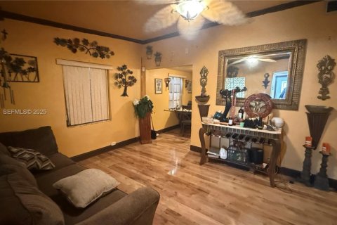 Casa en venta en Miami Gardens, Florida, 2 dormitorios, 92.72 m2 № 1999443 - foto 6