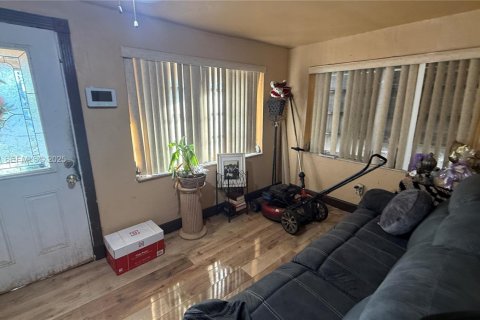 Casa en venta en Miami Gardens, Florida, 2 dormitorios, 92.72 m2 № 1999443 - foto 5