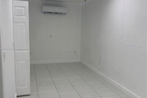 House in Fort Myers, Florida 4 bedrooms № 1867479 - photo 8