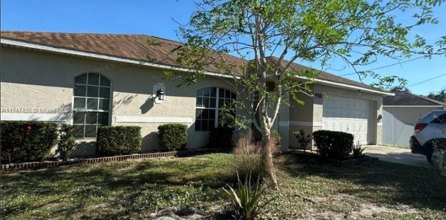 House in Fort Myers, Florida 4 bedrooms № 1867479