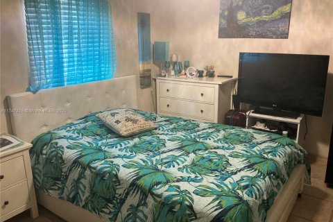 House in Fort Myers, Florida 4 bedrooms № 1867479 - photo 6