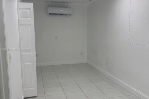 House in Fort Myers, Florida 4 bedrooms № 1867479 - photo 9