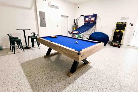 House in Cape Coral, Florida 4 bedrooms № 2013386 - photo 17