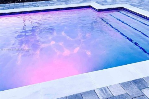 House in Cape Coral, Florida 4 bedrooms № 2013386 - photo 16