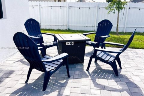 House in Cape Coral, Florida 4 bedrooms № 2013386 - photo 15