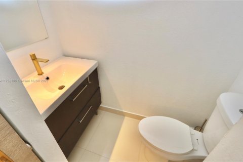 Touwnhouse à vendre à Aventura, Floride: 2 chambres, 104.98 m2 № 1700278 - photo 11