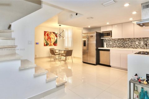 Touwnhouse à vendre à Aventura, Floride: 2 chambres, 104.98 m2 № 1700278 - photo 4