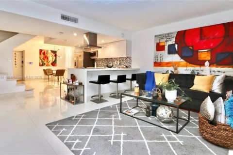 Touwnhouse à vendre à Aventura, Floride: 2 chambres, 104.98 m2 № 1700278 - photo 5