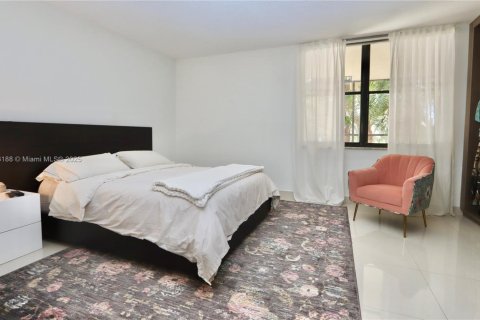 Touwnhouse à vendre à Aventura, Floride: 2 chambres, 104.98 m2 № 1700278 - photo 13