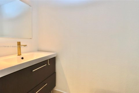 Touwnhouse à vendre à Aventura, Floride: 2 chambres, 104.98 m2 № 1700278 - photo 10