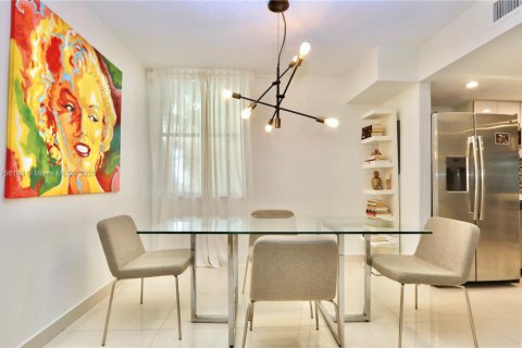 Touwnhouse à vendre à Aventura, Floride: 2 chambres, 104.98 m2 № 1700278 - photo 7