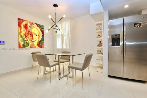 Touwnhouse à vendre à Aventura, Floride: 2 chambres, 104.98 m2 № 1700278 - photo 9