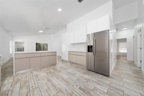 House in Kissimmee, Florida 4 bedrooms, 179.12 sq.m. № 1637534 - photo 7