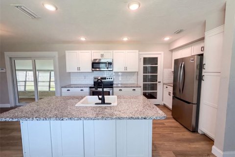 Villa ou maison à vendre à Tampa, Floride: 3 chambres, 137.12 m2 № 2227187 - photo 2