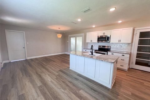 Villa ou maison à vendre à Tampa, Floride: 3 chambres, 137.12 m2 № 2227187 - photo 8
