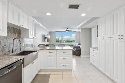 Condominio en venta en Clearwater, Florida, 2 dormitorios, 179.3 m2 № 2347726 - foto 11