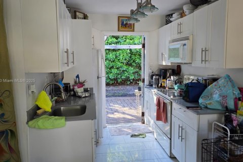 Купить виллу или дом в Помпано-Бич, Флорида 3 спальни, 76.55м2, № 1972839 - фото 12