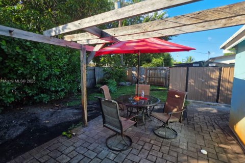 Купить виллу или дом в Помпано-Бич, Флорида 3 спальни, 76.55м2, № 1972839 - фото 15