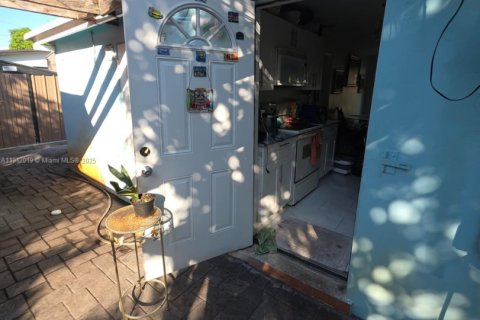 Купить виллу или дом в Помпано-Бич, Флорида 3 спальни, 76.55м2, № 1972839 - фото 18