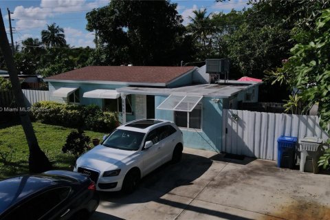 Купить виллу или дом в Помпано-Бич, Флорида 3 спальни, 76.55м2, № 1972839 - фото 1