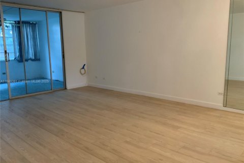 Condominio en alquiler en Miami, Florida, 1 dormitorio, 96.99 m2 № 1932400 - foto 10