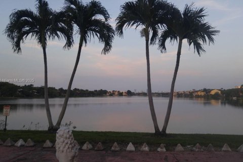 Condominio en alquiler en Miami, Florida, 1 dormitorio, 96.99 m2 № 1932400 - foto 24