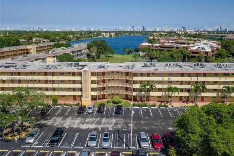 Condominio en alquiler en Miami, Florida, 1 dormitorio, 96.99 m2 № 1932400 - foto 20