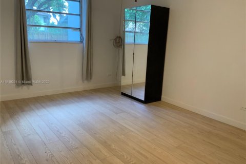 Condominio en alquiler en Miami, Florida, 1 dormitorio, 96.99 m2 № 1932400 - foto 11