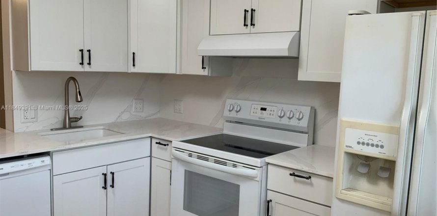 Condominio en Miami, Florida, 1 dormitorio № 1932400