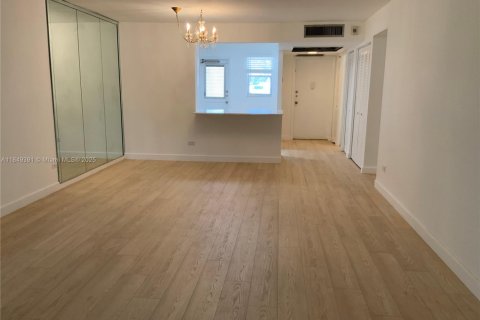 Condominio en alquiler en Miami, Florida, 1 dormitorio, 96.99 m2 № 1932400 - foto 8