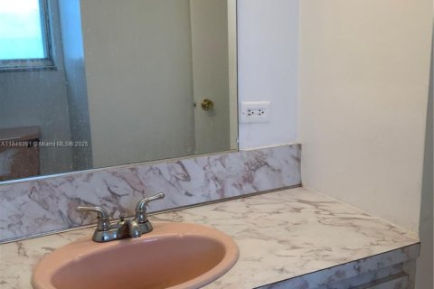 Condominio en alquiler en Miami, Florida, 1 dormitorio, 96.99 m2 № 1932400 - foto 16