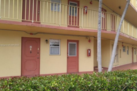 Condominio en alquiler en Miami, Florida, 1 dormitorio, 96.99 m2 № 1932400 - foto 23