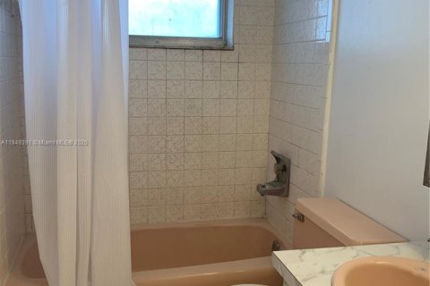 Condominio en alquiler en Miami, Florida, 1 dormitorio, 96.99 m2 № 1932400 - foto 18