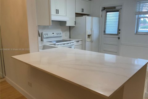 Condominio en alquiler en Miami, Florida, 1 dormitorio, 96.99 m2 № 1932400 - foto 5