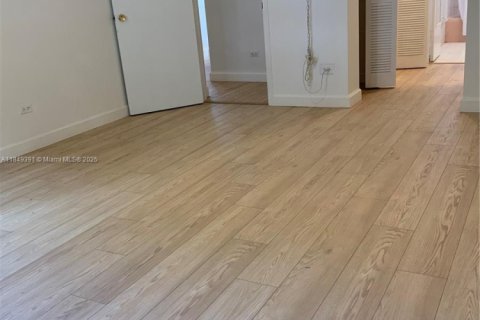 Condominio en alquiler en Miami, Florida, 1 dormitorio, 96.99 m2 № 1932400 - foto 7