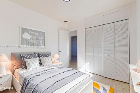 House in Miami, Florida 3 bedrooms, 124.86 sq.m. № 2041140 - photo 18