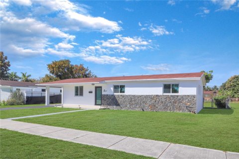 House in Miami, Florida 3 bedrooms, 124.86 sq.m. № 2041140 - photo 26