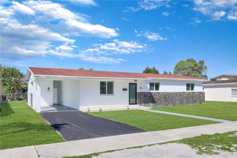 House in Miami, Florida 3 bedrooms, 124.86 sq.m. № 2041140 - photo 28