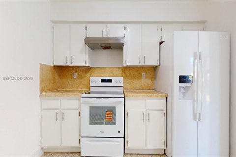 House in Miami, Florida 3 bedrooms, 124.86 sq.m. № 2041140 - photo 7