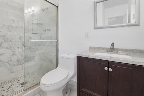 House in Miami, Florida 3 bedrooms, 124.86 sq.m. № 2041140 - photo 15