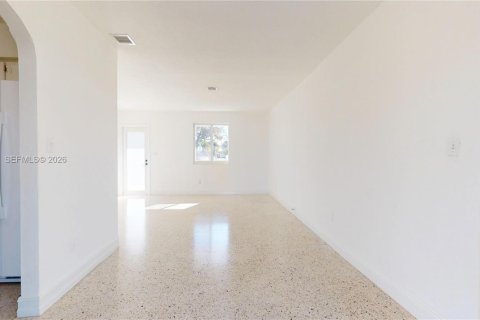 House in Miami, Florida 3 bedrooms, 124.86 sq.m. № 2041140 - photo 11
